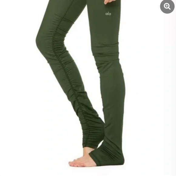 ALO YOGA IDOL LEGGING Color: Jungle Glossy: light green - Picture 2 of 13